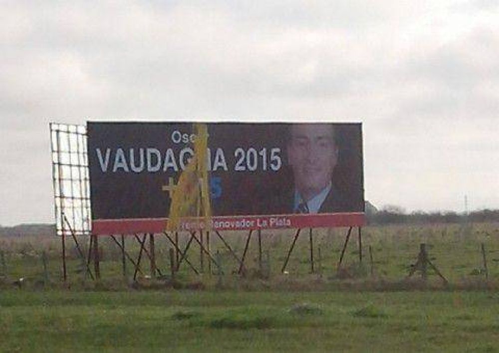Denuncian pintadas en un cartel de Vaudagna