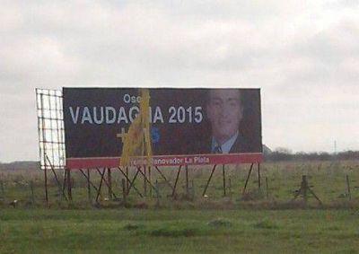 Denuncian pintadas en un cartel de Vaudagna