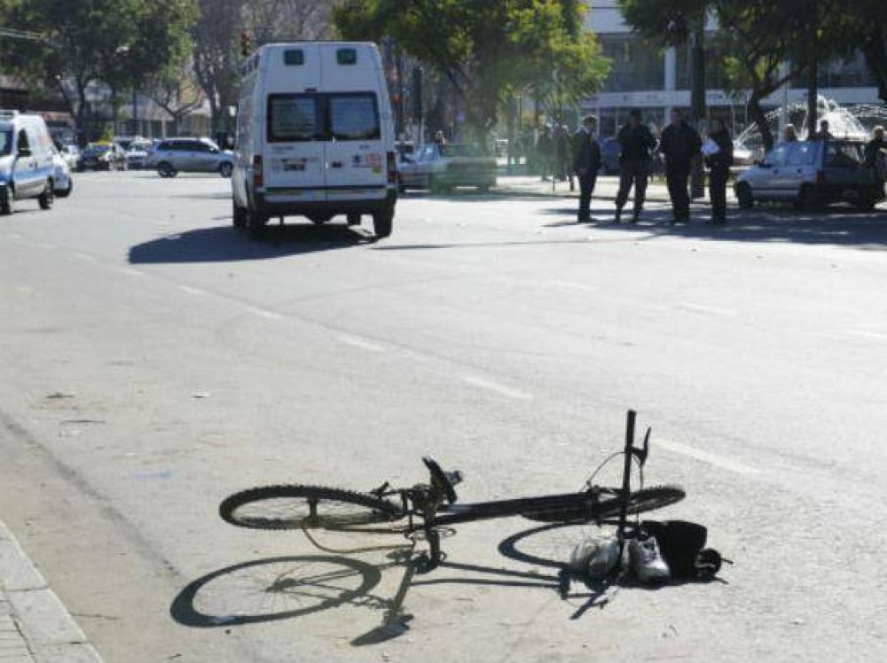 Un ciclista muri tras ser embestido por una ambulancia del municipio en San Martn y Ayolas