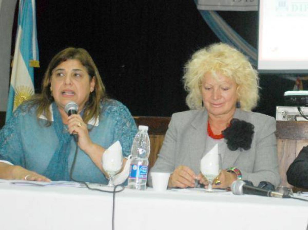 Anuncios para Z�rate de la Diputada Par�s sobre minoridad y discapacidad