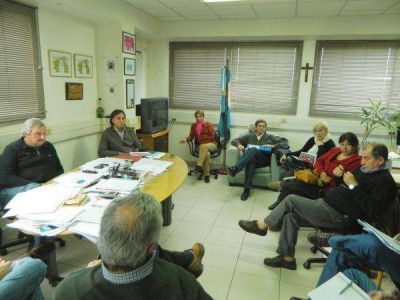 OSSE avanza con la red de agua corriente en Barrio 2 de Abril