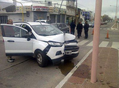 Choc�, hizo trompo y dio contra una columna