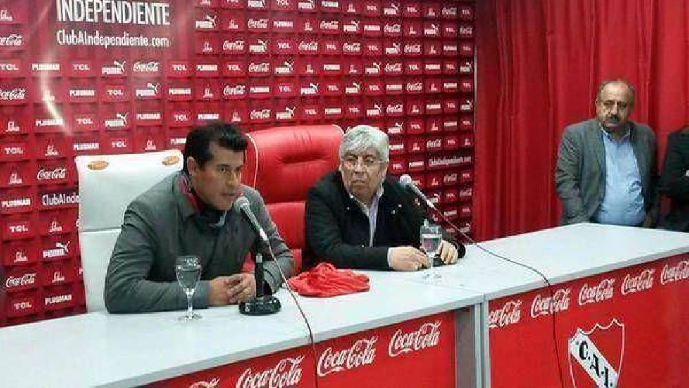 Moyano ya present� en Independiente a Almir�n, su nuevo DT