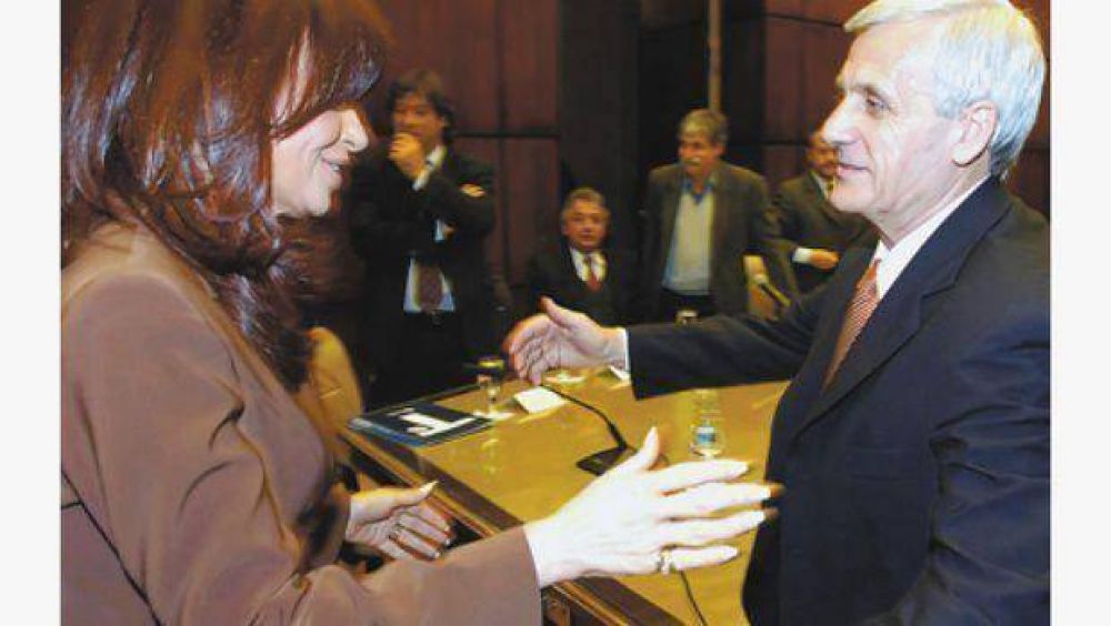 Cristina se reunir� el lunes con la CGT oficialista, que reclama por Ganancias