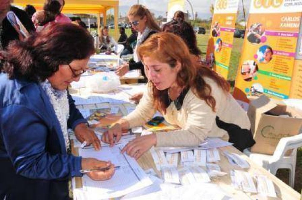 Funcionarios municipales atender�n hoy a los vecinos en Casta�ares