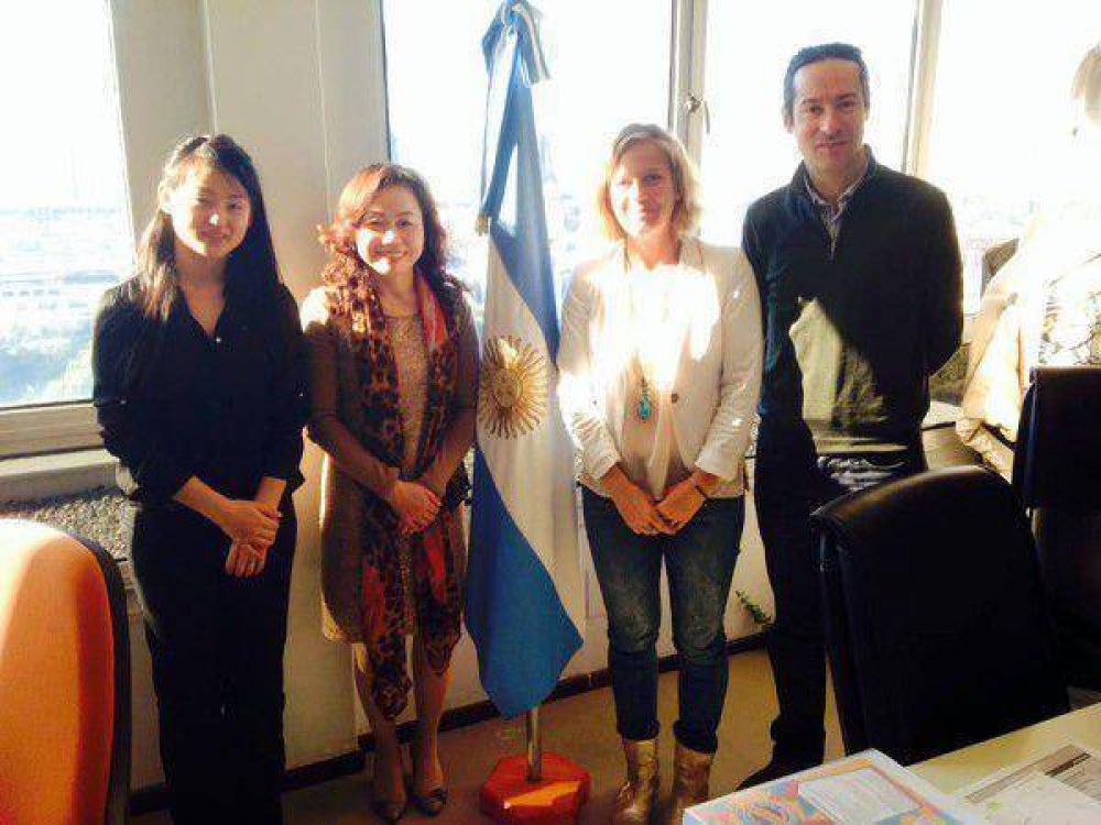 Petrella visit� la Embajada de Corea