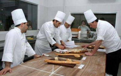 Anuncian cursos gratuitos con salida laboral