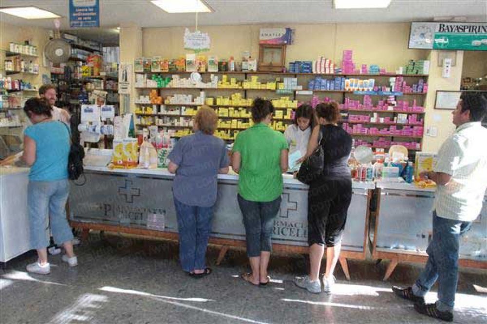 Buscan frenar el cobro extra en las farmacias de turno 