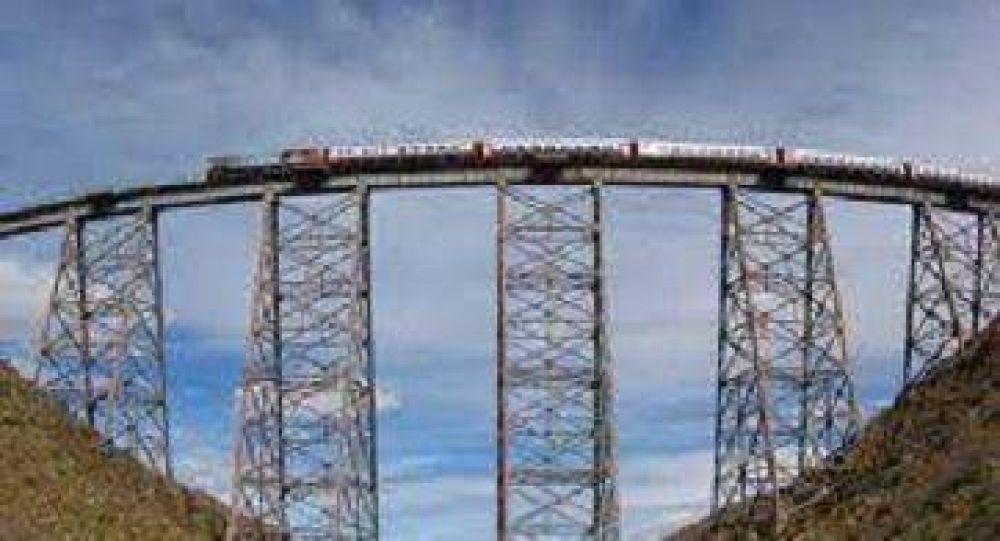 Tren a las Nubes descarril� y los pasajeros llegan a la ciudad despu�s de las 20
