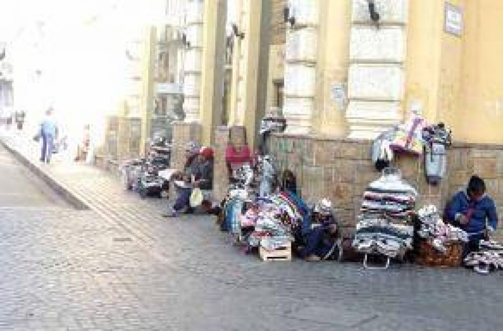 Puestos ocasionales buscan aprovechar la presencia de turistas