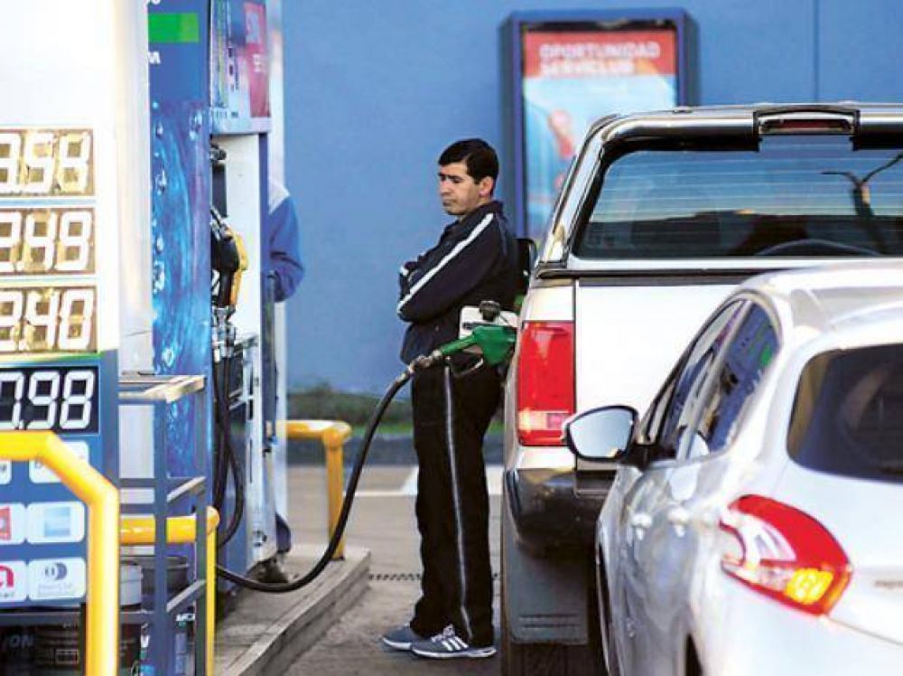 Mantener un auto cuesta en Rosario casi la mitad de un sueldo promedio