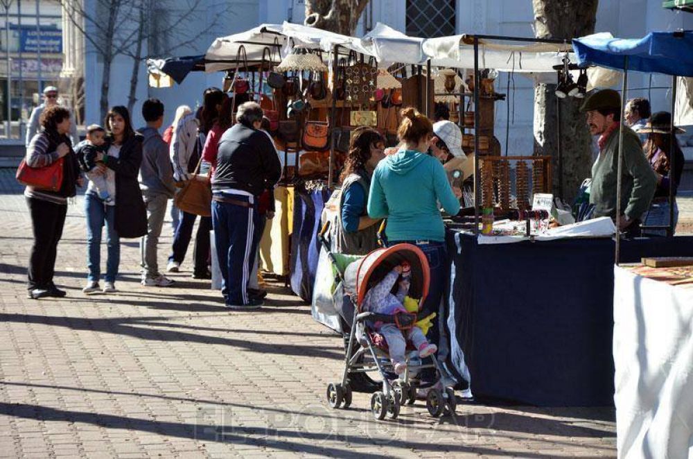 Feria de artesanos en la Plaza Central