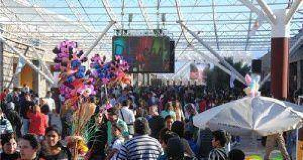 Ms de 400.000 personas visitaron el Poncho 2014