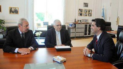 El obispo de Gualeguaych� rechaz� el Prode del Gobierno y la AFA	
