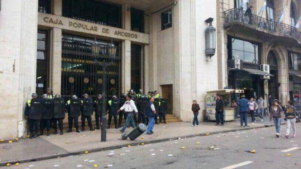 Reincorporan a 33 bancarios en la Caja de Ahorros de Tucumn