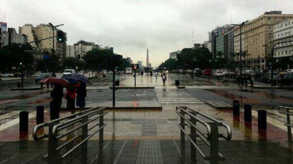 Lunes sin mucho fr�o pero con tormentas en la Ciudad