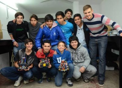Robocup: los 10 chicos puntanos pusieron a punto sus m�quinas