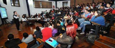 Con 70 talleres simult�neos comenz� la capacitaci�n a los futuros emprendedores