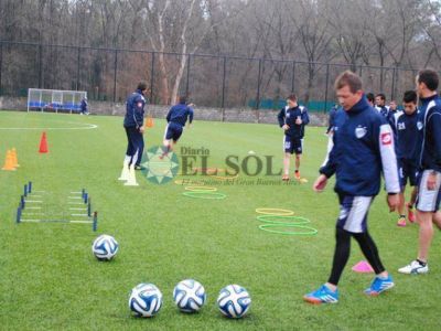 El plantel levant� el paro y entrena
