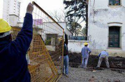 Colocan columnas para excavar luego el paso bajo nivel en S�enz