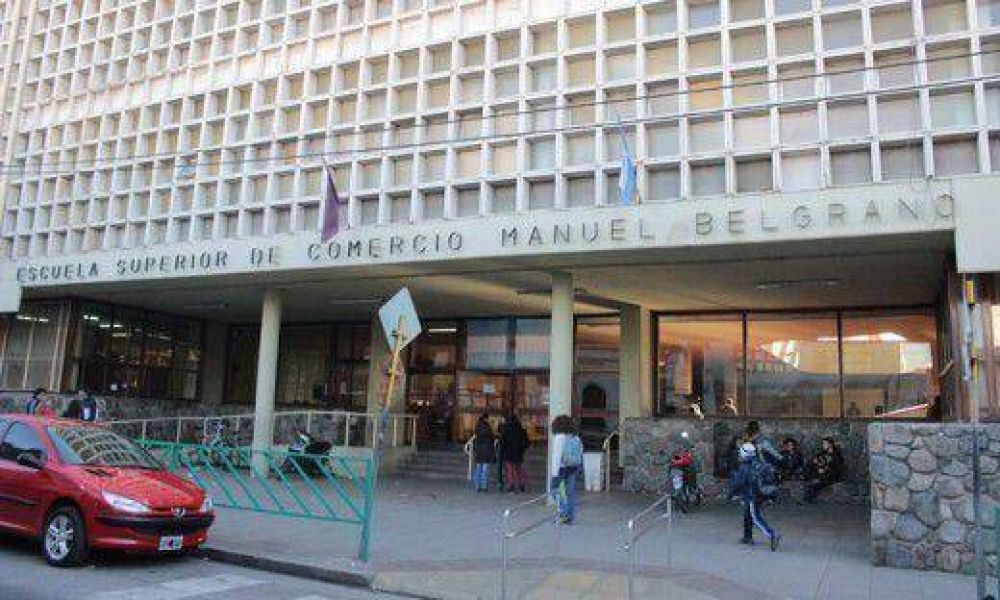 Docentes del Monserrat y el Manuel Belgrano vuelven hoy a las aulas tras el receso invernal