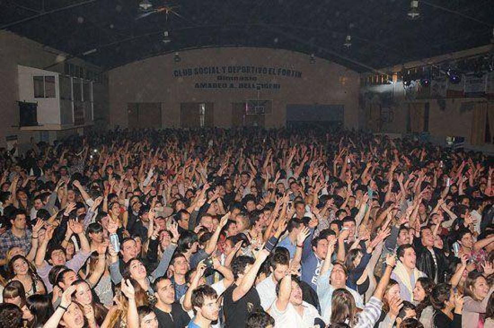 El D�a del Amigo explot� con Amar Azul