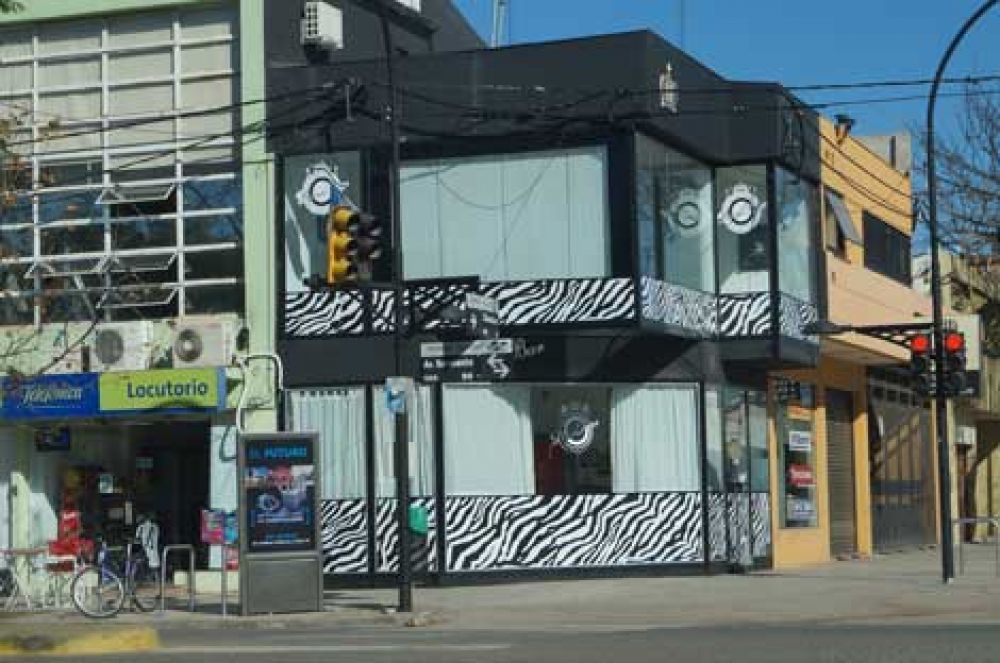 Clausuran Bum Bar por venta de alcohol a menores de edad 