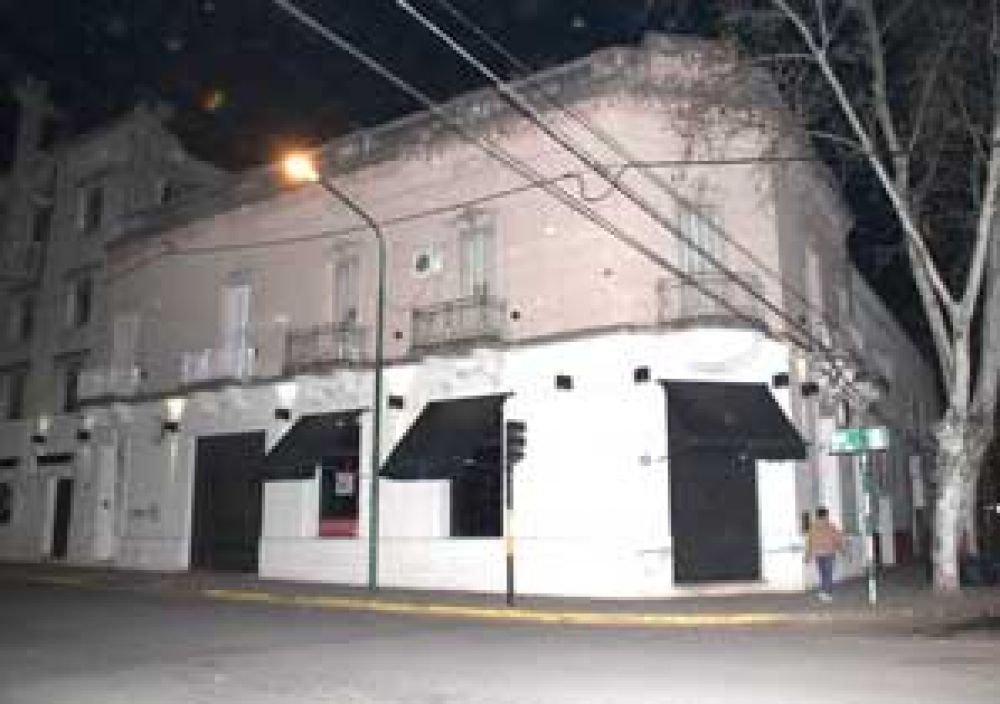 Acusan al municipio de �liberar� la zona de un boliche administrado por �amigos�