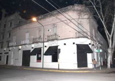 Acusan al municipio de �liberar� la zona de un boliche administrado por �amigos�