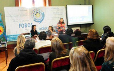 �Los educadores tenemos que comprometernos con las pol�ticas que plantea Mariotto�