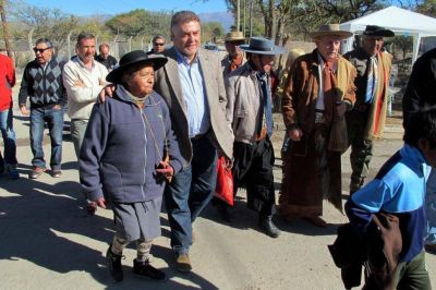 Durante un acto en Amaicha del Valle, un alba�il le peg� una trompada a Amaya