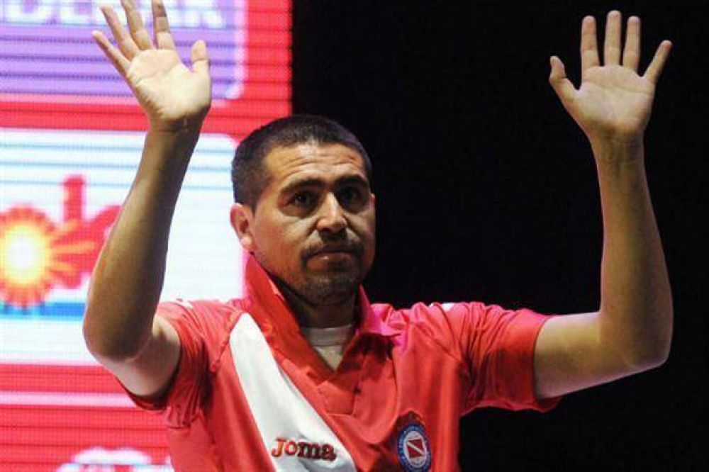 En el pase del a�o, Riquelme mostr� nuevos colores y otros sentimientos