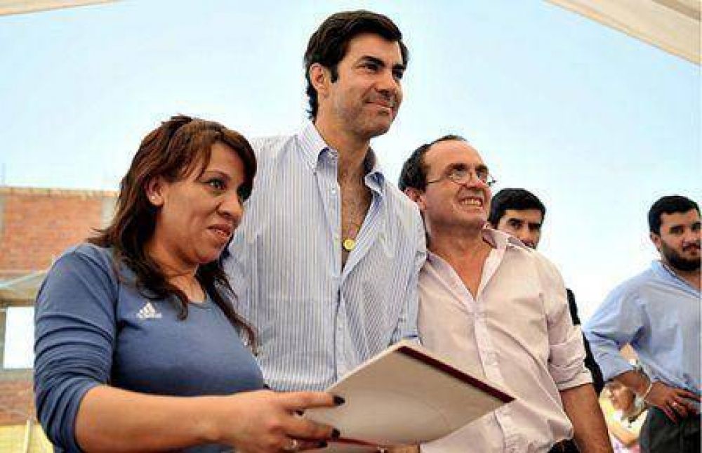 Urtubey entregar� escrituras y carpetas de soluciones habitacionales