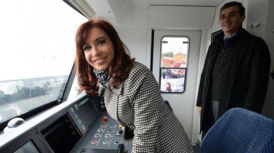 La Presidente asegur� que ning�n pasajero podr� viajar colgado en los nuevos trenes