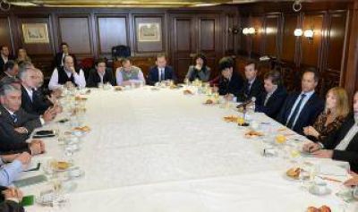 Scioli recibi� a intendentes y pidi� 