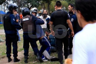 Hubo golpes, balas de goma y detenidos en el Parque Alberdi