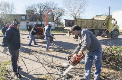 El Gobierno Municipal y la CEAL avanzaron trabajaron en el barrio Pedro Burgos