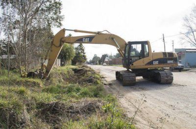 El Gobierno Municipal contin�a realizando tareas en pr�stamos y canales del Partido