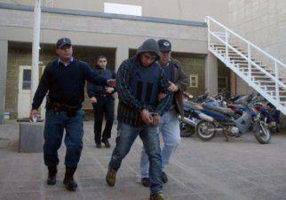 Se entreg� Campos, el asesino de un �Bin Laden� 
