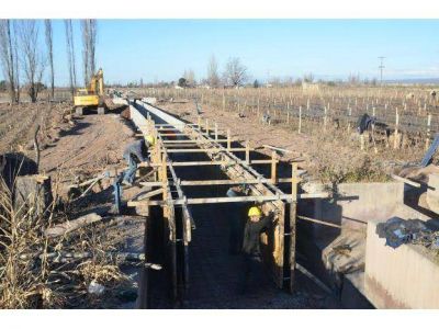 Irrigaci�n emprende trabajos y obras en canales de Luj�n de Cuyo