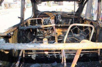 Otro incendio intencional de un veh�culo