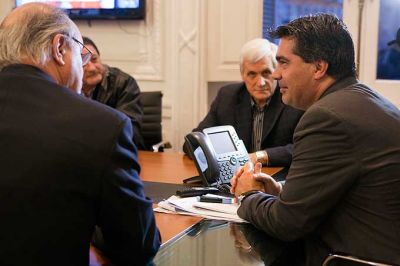 Capitanich y Tomada se reunieron con la CGT en la Casa Rosada