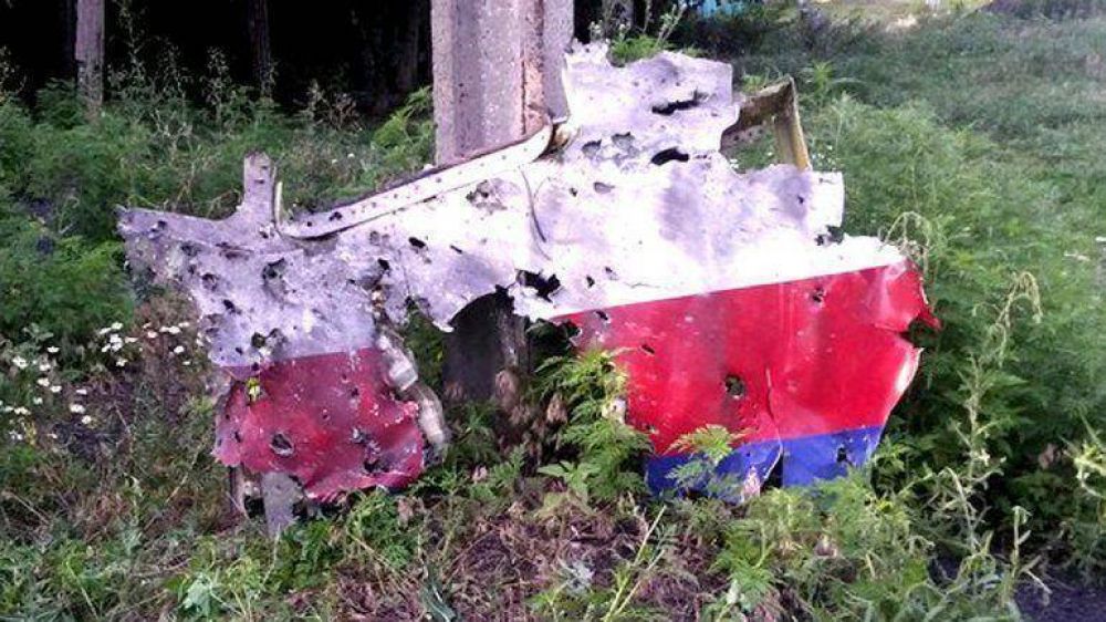 Una foto de los restos del avin derribado en Ucrania prueba que fue atacado por un misil