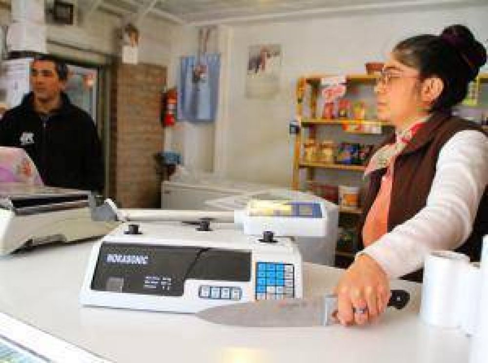 Fue a robar un almac�n y casi lo matan de un puntazo