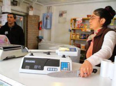 Fue a robar un almac�n y casi lo matan de un puntazo