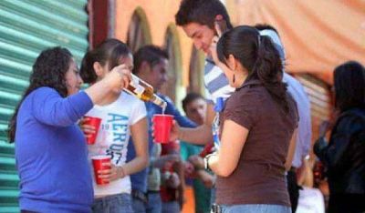 Aseguran que el alcohol lleva a consumir drogas mayores