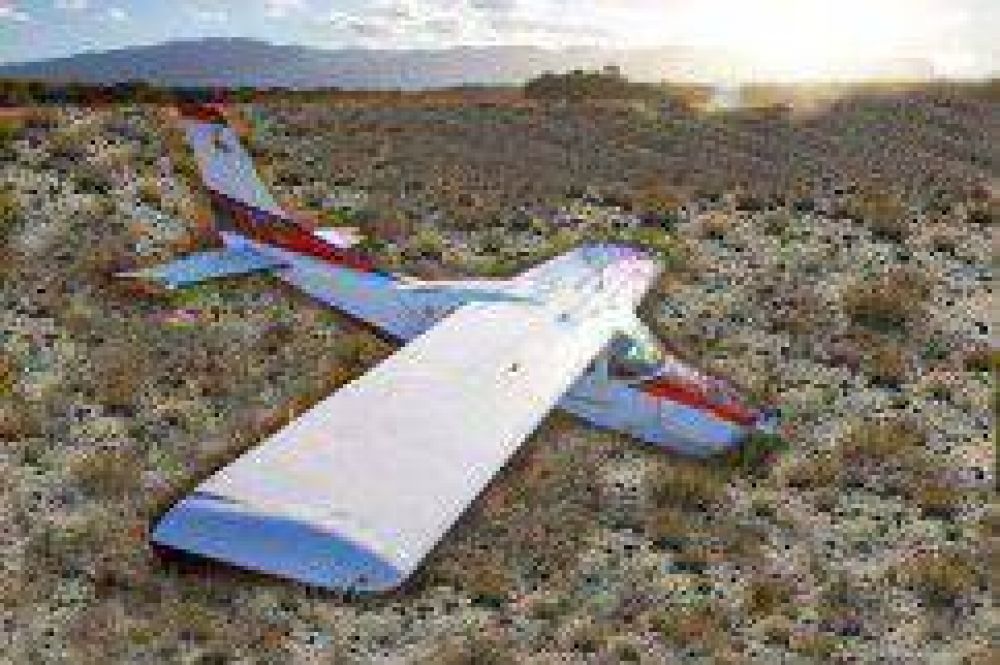 En Jujuy cuatro personas salvaron milagrosamente su vida tras un aterrizaje de emergencia de la avioneta en la que viajaban