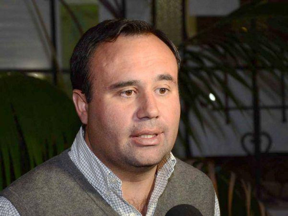 Turismo � Martearena reproch� las manifestaciones frente a Casa de Gobierno