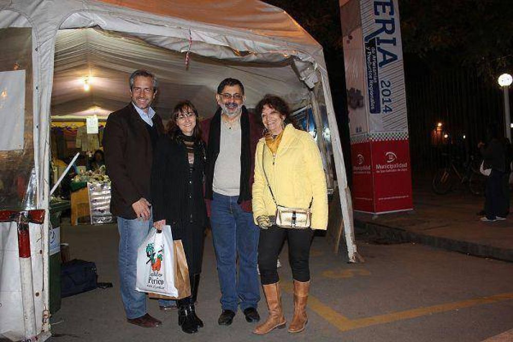 Vacaciones � Jorge recorri� la Feria de Artesanos y Productos Regionales