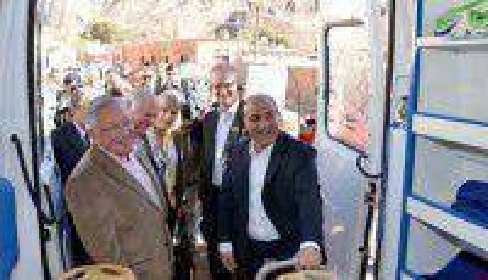 Fellner y Manzur entregaron ambulancias e inauguraron mejoras en el hospital de Maimar�